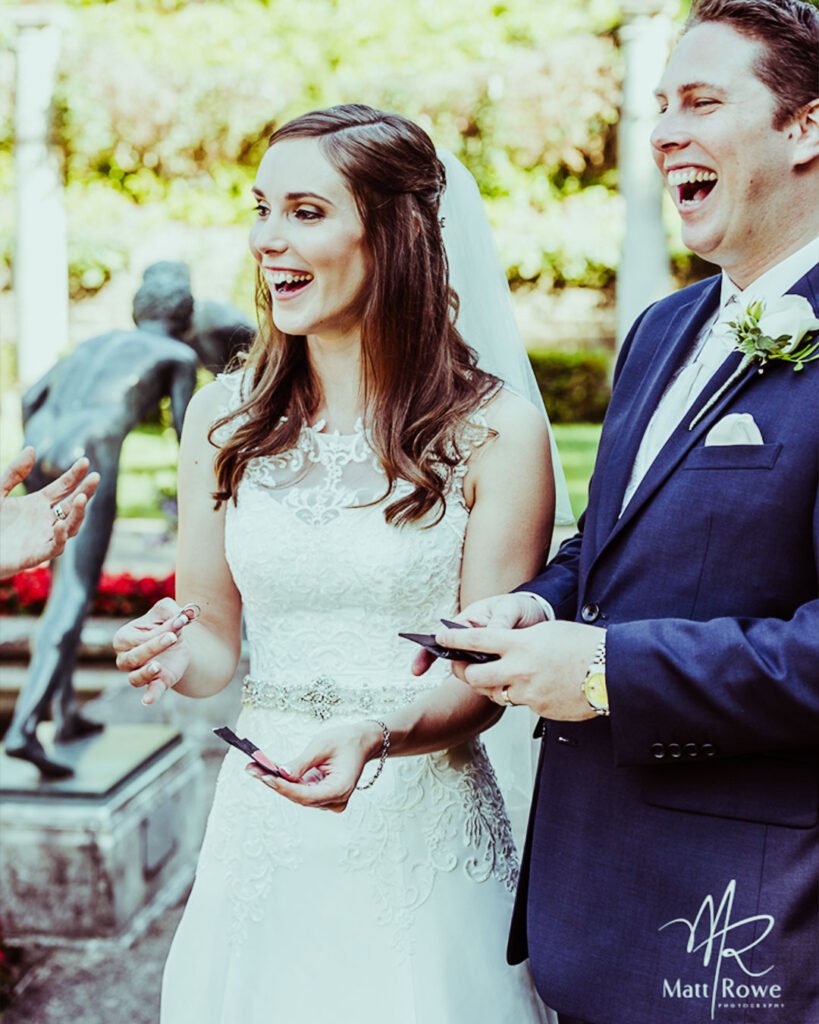wedding-gallery-tall-05 Wedding magician creating smiles for the happy couple.