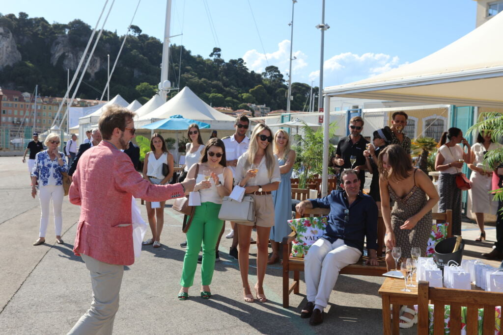 258A3830 Chris performing at Nice yacht show.